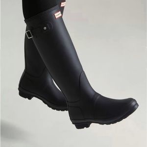 Hunter 
Women's Original Tall Rain Boots. Like new.